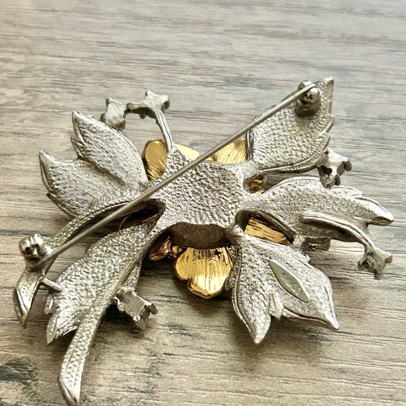 Vintage Avon Floral Brooch with Red and Green Pearl Accents - Picture 4 of 8